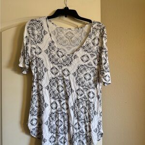 Maurices Black and White Patterned Short Sleeve Top